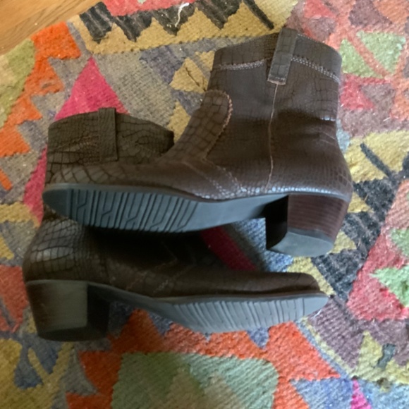 Awesome Leather Bootie. ELITES SIZE 8 - Picture 5 of 9